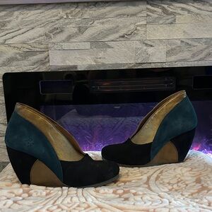 Fly Colorblock Wedge Pumps size EU 39 in Teal, Black & Gold